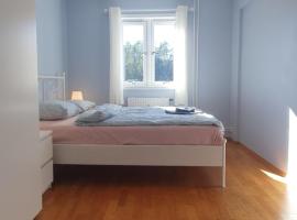 Bedroom in apartment 12 minutes to Oslo City by train, hotel in Oslo