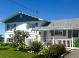 Gillies by the Sea Apartment and Suite, family hotel in Port Hood