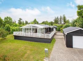 6 person holiday home in Str by, chalupa v destinaci Køge