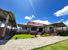 Casa de campo con hermosa vista, hotel in Riobamba