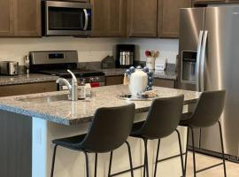 Sleek & Stylish 3-BR Luxury Townhome - 7 Mile from Las Vegas Strip, apartmán v Las Vegas