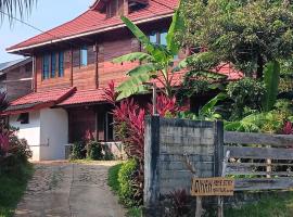 Oinan Guest House, Hotel mit Parkplatz in Tua Pejat