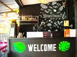Dee-Dee's Guest House, Bed And Breakfast