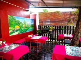 Dee-Dee's Guest House, Bed And Breakfast