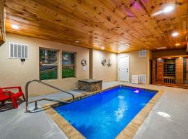 Heavenly Heights by Ghosal Luxury Lodging, cottage in Sevierville