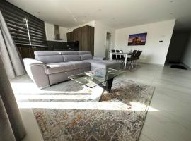 Modern & Cosy Apartment in Marsaxlokk: Marsaxlokk şehrinde bir otel