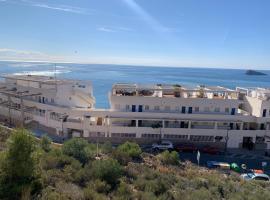 Holiday House Benidorm -sea view-roof terrace-swimming pool-，貝尼多姆的飯店