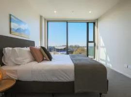 Luxury 2 Bedroom CBD Apartment with Free Parking