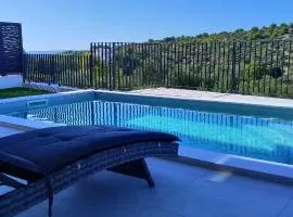 Apartman Retro with heated pool and gym for 8