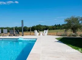 "Les Lièvres" House Air-conditioned Relaxation Oasis with Pool & Jacuzzi