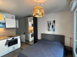 Studio Design & Cosy avec Parking, hotel with parking in Issy-les-Moulineaux