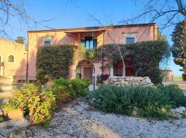 Villa Melina lafattoriasecondonoi, bed & breakfast σε Casa Criscione