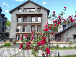 Apart. Casa Juaneta Pirineo-Ordesa, apartment in Broto