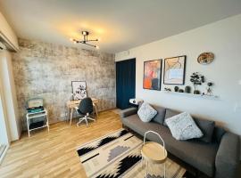 Brand new modern condo built-in Mall of Tripla, hotel di Helsinki