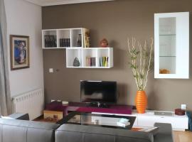 Atico, Piscina, AC, WI-FI y Parking Gratis, Gran Terraza, VUT 47-79, hotel i Arroyo de la Encomienda