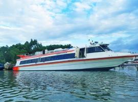 Gili Ferries Manta Express, smeštaj na brodu u gradu Padangbai