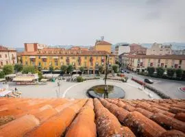 Piazza Michele Ferrero - sulla piazza centrale