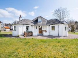 Cosy Hygge/ Scottish themed home by Loch Ness, villa in Fort Augustus