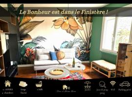 Bonheur dans le Finistère cosy jardin 2-8 pers, hotel barato en Névez