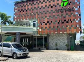 T HOTEL KUALANAMU: Lubukpakam şehrinde bir otel