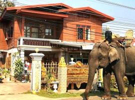 Khamphouy Guesthouse, homestay in Champasak