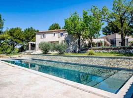 Villa des Fontaines luxury family home with pool, ξενοδοχείο σε Pernes-les-Fontaines