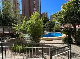 2 linea de playa con piscina, jardín, terraza y parking