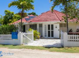 Sea Miracle Villa/Beach Cottage, cabaña o casa de campo en Silver Sands