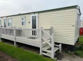 Golden Sands 6 Berth Beach front Ingoldmells beds made up for arrival WIFI, hotel em Ingoldmells