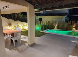 Casa com 4 quartos em condomínio em Maria Farinha, hotel with pools in Paulista
