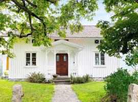 7 person holiday home in UDDEVALLA, hotel a Uddevalla