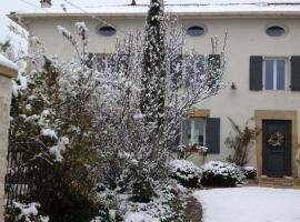 Le Clos Fanny chambre d’hôtes – tani hotel w mieście Meyrieu