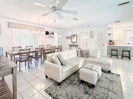 Waterfront Getaway with Pool!, hotel en Pompano Beach