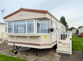 The Wolds 6 Berth, 3 bedrooms, next to the beach ingoldmells beds made up for arrival