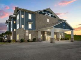 Lighthouse Suites - Best Western Signature Collection, hotel with parking in Emerald Isle