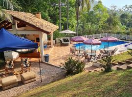 Casarão perto SP e Rodeio Cajamar - Piscina, Hidro e Lareira com Brinquedos em condomínio de Luxo, hotel in Cajamar