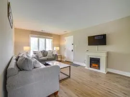 Renovated Munster Condo - 15 Mi to Lake Michigan!