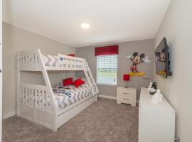Luxury Townhouses 4 and 5 Bedrooms 18 Minutes away from Disney!, Cottage in Kissimmee