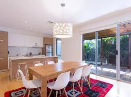 Leafy Family Home with Outdoor Dining near CBD