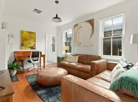 'Two of a Kind' Heritage Stay with Harbour Views