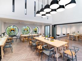 Blu Monkey Hub and Hotel Krabi Town, kh&aacute;ch sạn c&oacute; chỗ đậu xe ở Krabi town