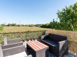 Aux portes de la Camargue, apartment in Manduel