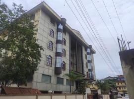 Hotel Rising Sun, hotel in Bacha