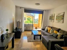 Ground floor 2 bed apartment La Duquesa with 5 pools and large terrace