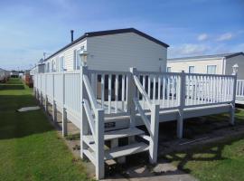 Golden Palm : LE Cottage Gold 8 Berth, Panel Heated, hotel in Chapel Saint Leonards