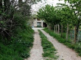 Albergue Casa Fumenal, farm stay in Padarniu