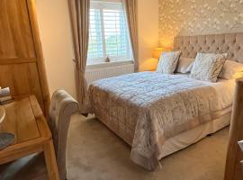 Boutique Room Spalding King Size Bed Breakfast and Free Parking, holiday rental in Spalding