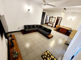 Peace Apartment: 3-Bed Urban Retreat, hotell sihtkohas Pannipitiya