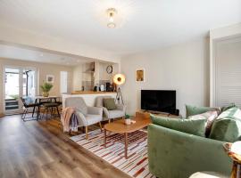 Beautifully refurbished cottage in lower Wivenhoe., hotel v destinaci Wivenhoe