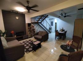 Rumah teres 2 tingkat & 3 bilik, hotel v destinaci Pasir Gudang